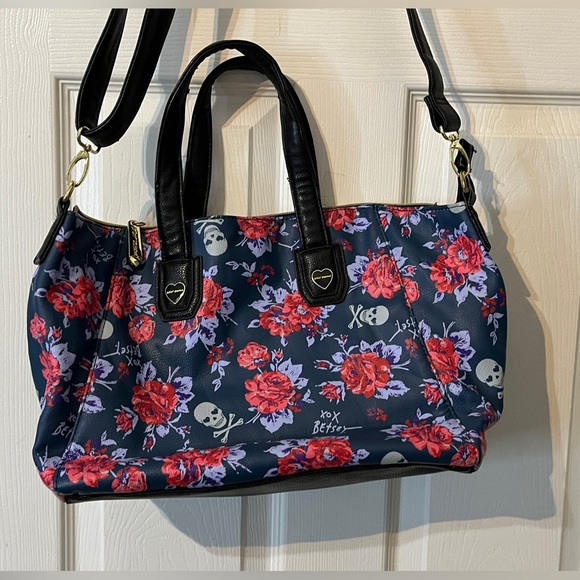 Vintage Y2K Goth HUGE Betsey Johnson Skulls & Flowers crossbody satchel handbag - Picture 2 of 11